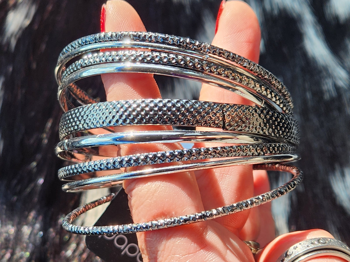 Black bangle set