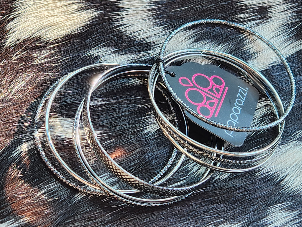 Black bangle set